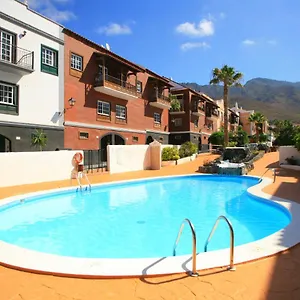 https://la-maison-du-surfeur.adeje-hotels.com